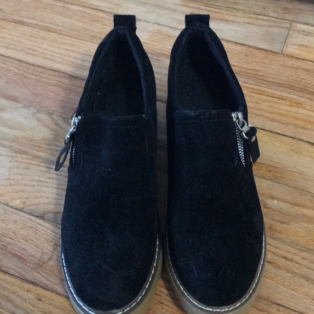 Black Low-Cut Boots